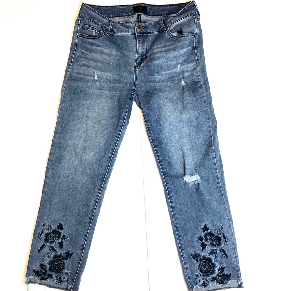 Celebrity Pink Raw Hem Embroidered Jeans size 30